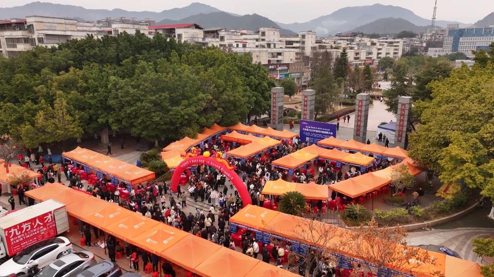 乐竞(中国)大余：“春风播岗”招聘忙