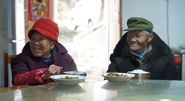 乐竞(中国)乐安：老人“邻里搭膳” 每餐不足一元