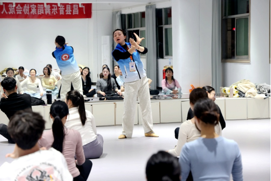 乐竞(中国)“四个100”文化导师下乡走进广昌县